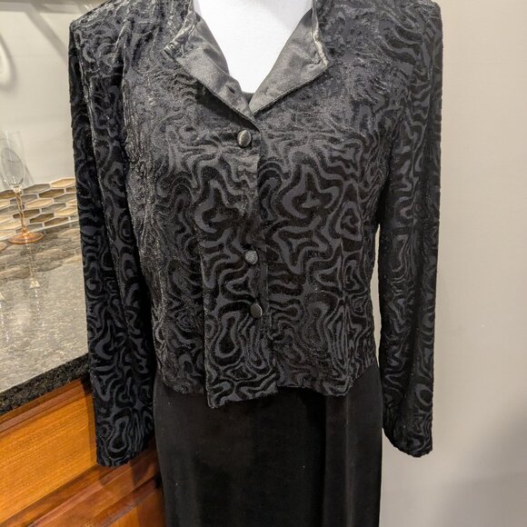 Timeless Elegance Crushed Velvet Sleeveless Slip Maxi Dress with Modesty Jacket - Picture 8 of 13